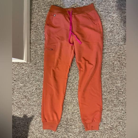 NEW FIGS SCRUBS SET XS TOP/BOTTOM - Picture 2 of 4